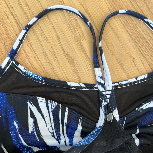 Fabletics Mesh Back Bra - Picture 5 of 8